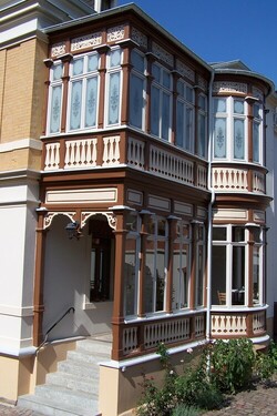 08 - 