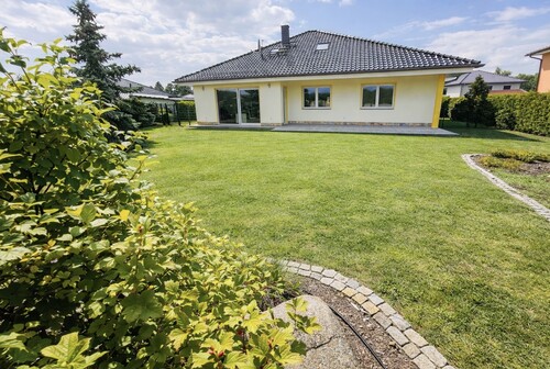 Gartenbereich & Rückseite der Immobilie - 