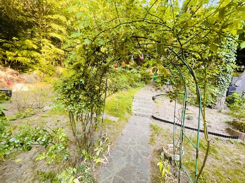 Blickrichtung: Rückseite des Grundstücks - Mehrfamilienhaus, Wohnhaus mit 310,00 m&sup2; in Berlin zum Kaufen