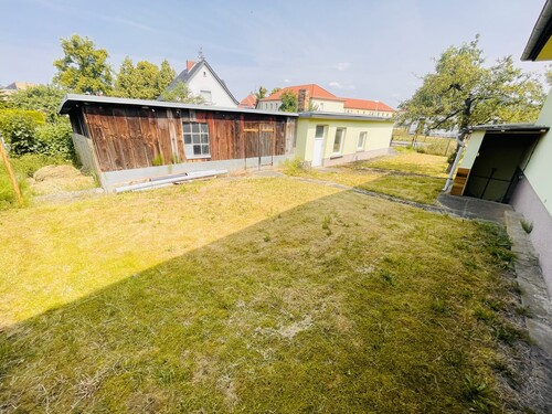 Blick in Richtung Schuppen / Garage - 