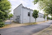 Seitenansicht zu den Gewerbehallen - Gewerbefläche in Luckenwalde mit Hallen & Gebäuden, für Produktion, Handwerk, Logistik & Vermietung!