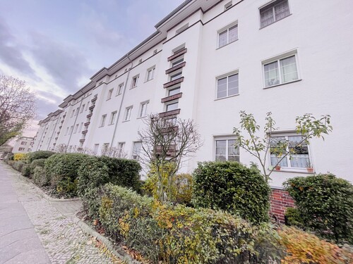 Blick in Richtung MFH - 2 Zimmer Etagenwohnung zum Kaufen in Berlin / Britz