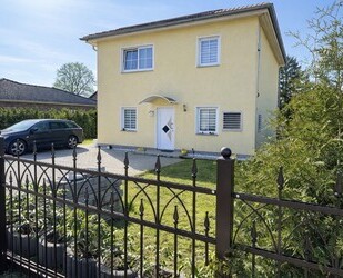 Berlin-Biesdorf: Stilvolle Stadtvilla auf 490 m² GST inkl. Terrasse & Garten in ruhiger Wohnlage ! - Berlin / Biesdorf
