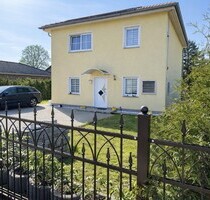 Berlin-Biesdorf: Stilvolle Stadtvilla auf 490 m² GST inkl. Terrasse & Garten in ruhiger Wohnlage ! - Berlin / Biesdorf