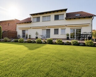 Doppelte Chance in Neulewin:Pension als Kapitalanlage nutzen & EFH sanieren Neubau auf 2.939 m² GST