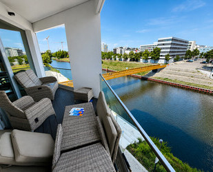 ETW aus 2021-Berlin-Mitte mit spektakulären Wasserblick, Balkon & hochmoderner Ausstattung -Top Lage
