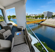 ETW aus 2021-Berlin-Mitte mit spektakulären Wasserblick, Balkon & hochmoderner Ausstattung -Top Lage