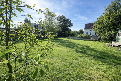 Blick in Richtung Garten, MFH & Scheune - 