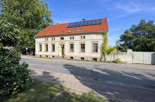 Frontansicht - saniertes MFH in Lindow – 5 WE Neuvermietung möglich & Scheune – Kapitalanlage oder Selbstnutzung !