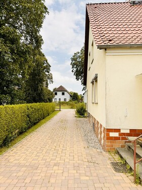 Frontansicht - Blick in Richtung - Ausfahrt - 4 Zimmer Doppelhaushälfte in Wriezen
