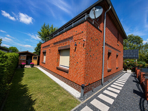 Seitenansicht - Einfamilienhaus mit 147,22 m&sup2; in Berlin / Wartenberg zum Kaufen