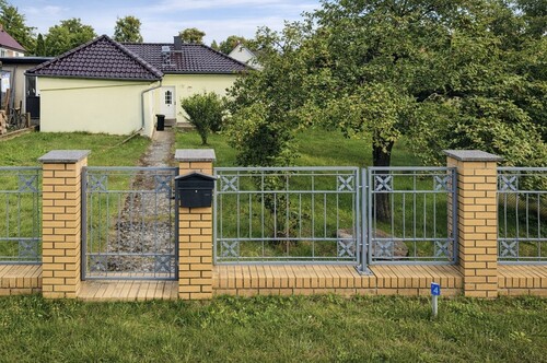 Frontansicht - Zehdenick: Handwerkerobjekt mit 697 m² GST inkl. Garten, Garage & Schuppen – nur 1,3 km zum Bahnhof