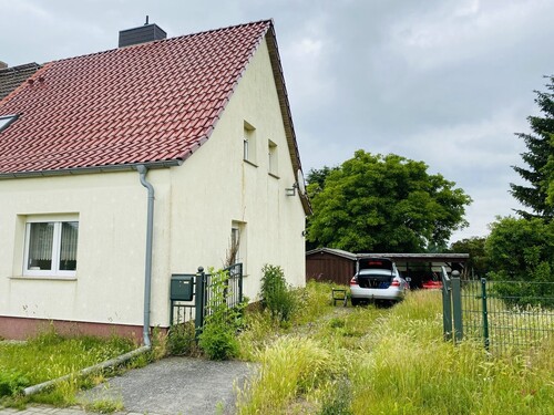 Frontansicht - 19 km bis Prenzlau – Vollsanierte DHH (2005) in Werbelow auf 1.510 m² Grundstück mit großem Garten !