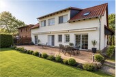 Ansicht in Richtung Immobilie - Doppelte Chance in Neulewin:Pension als Kapitalanlage nutzen & EFH sanieren Neubau auf 2.939 m² GST