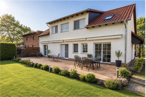 Ansicht in Richtung Immobilie - Doppelte Chance in Neulewin:Pension als Kapitalanlage nutzen & EFH sanieren Neubau auf 2.939 m² GST