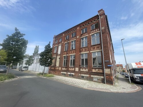 Seitenansicht - Rohbau - 6 Zimmer Mehrfamilienhaus, Wohnhaus zum Kaufen in Luckenwalde
