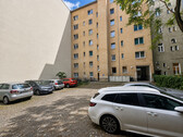 Stellplätze-Hinterhof - 