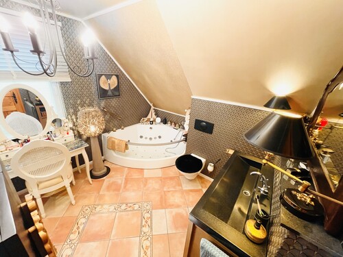 EFH - OG - Badezimmer (Whirlpool) - 