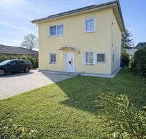 Berlin-Biesdorf: Stilvolle Stadtvilla auf 490 m² GST inkl. Terrasse & Garten in ruhiger Wohnlage ! - Berlin / Biesdorf