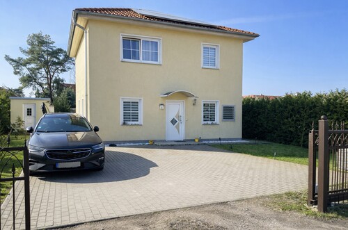 Frontansicht - 4 Zimmer Einfamilienhaus zum Kaufen in Berlin / Biesdorf