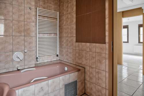 Erdgeschoss Badezimmer - 