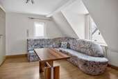 Wohnzimmer - 1 Zimmer Dachgeschoßwohnung zur Miete in Stuttgart