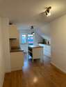 Küche - 3-Zimmer-Wohnung mit Einbauküche und Balkon