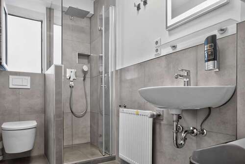Gemeinschaftsbadezimmer - Hotel, Pension, Gasthof in Stuttgart zur Miete