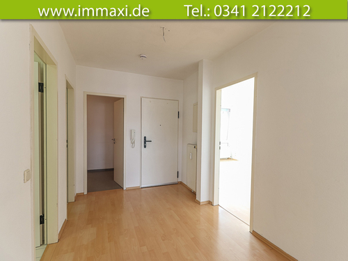 Flur-mit-Wohnungseingang - 