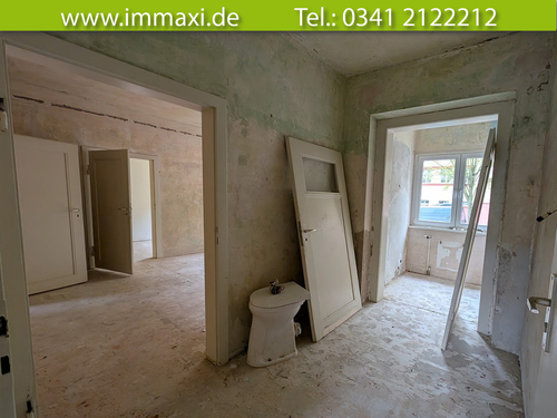 Wohnzimmer und Flur in Sanierung - 