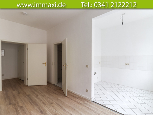 Wohnbereich-mit-Blick-zur-offenen-Küche - 2 Zimmer Etagenwohnung in Leipzig