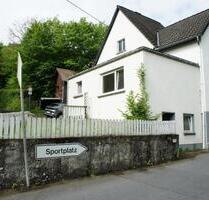 ** RENOVIERTES EINFAMILIENHAUS - IN RUHIGER LAGE IN SELBACH ****