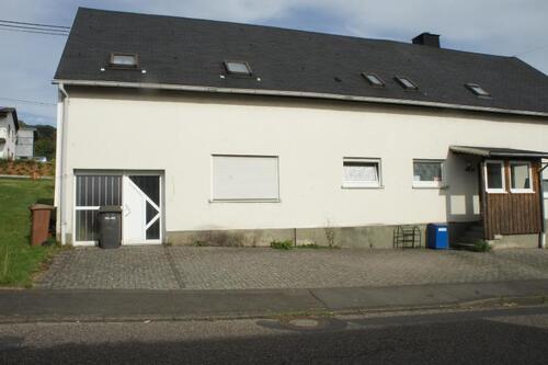 Foto - ** DOPPELHAUSHÄLFTE - IN UNNAU - MI)T GROSSEM GRUNDSTÜCK **