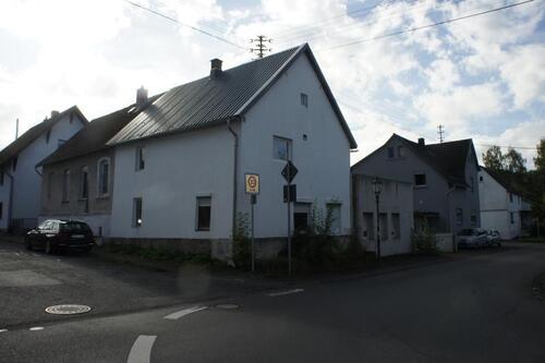 Foto - 7 Zimmer Mehrfamilienhaus, Wohnhaus zum Kaufen in Freirachdorf