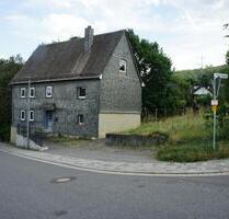 **PREISGÜNSTIGES- SCHIEFERBESCHLAGENS FACHWERKHAUS MIT ALTEM BAUMBESTAND IN MUDERSBACH-KEIN DENKMALSCHUTZ- **
