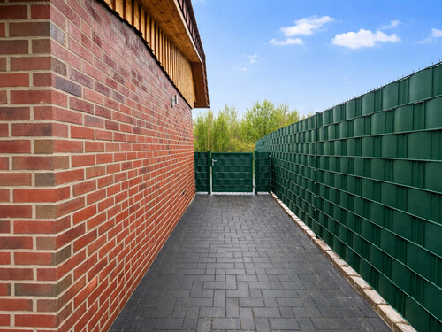 Seitlicher Durchgang am Carport - 