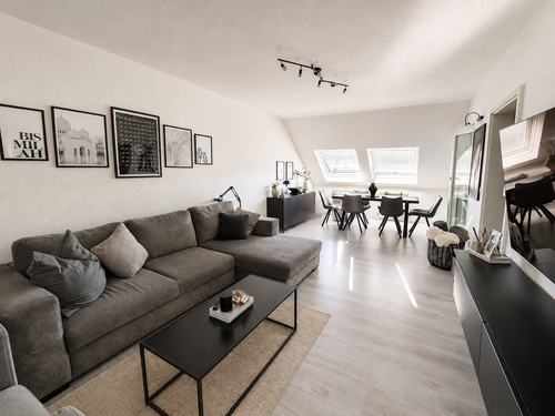 großer Wohn/-Essbereich - Kapitalanlage oder Invest für die Zukunft! 3 Zimmer ETW. mit Loggia & PkW Stellplatz !