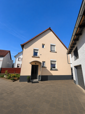 Hausansicht - Hier wartet Ihr nächstes Projekt! Einfamilienhaus mit Nebengebäude in Rodgau.
