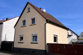 Hausansicht - Charmantes Einfamilienhaus mit Nebengebäude im Herzen von Rodgau-Dudenhofen!