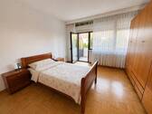 Schlafzimmer mit Balkon - 