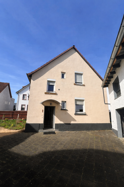 Hofansicht - 4 Zimmer Einfamilienhaus zum Kaufen in Rodgau