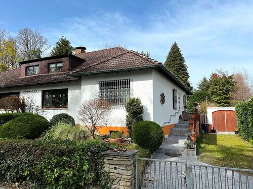 1 - Keine Käuferprovision! Charmante Doppelhaushälfte mit Traumgrundstück in DreieichBuchschlag!