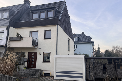 Hausansicht - Ihr neues Zuhause: Reihenendhaus in Offenbach mit Garten & Garage !