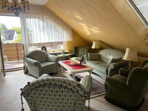 Wohnen DG - 8 Zimmer Mehrfamilienhaus, Wohnhaus in Mühlheim