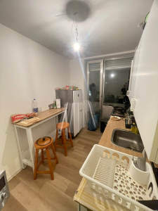 Küche mit kleinen Balkonzur Str - 