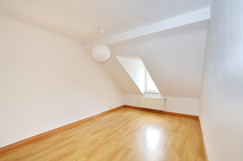 Schlafzimmer 2 - 4- Zimmerwohnung mit 102,00 m&sup2; in Baden-Baden zur Miete