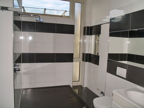 Badezimmer im unteren Wohnbereich - 