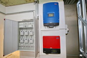 Solar und moderner Schaltschrank - 