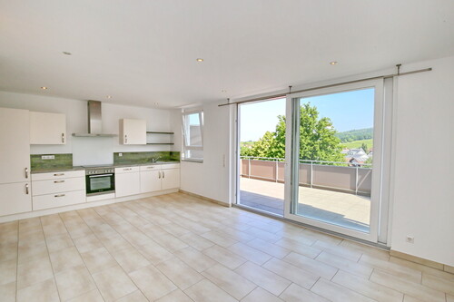 Offene Küche mit Zugang zum Balkon - Mehrfamilienhaus, Wohnhaus mit 475,00 m² in Baden-Baden / Varnhalt zum Kaufen