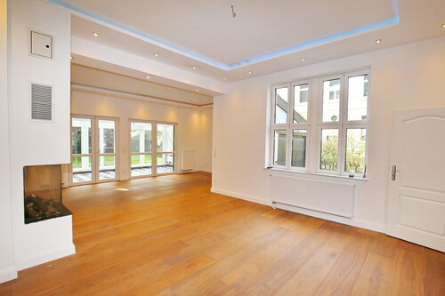 Wohnen-Essen - Mehrfamilienhaus, Wohnhaus mit 170,00 m² in Baden-Baden zur Miete